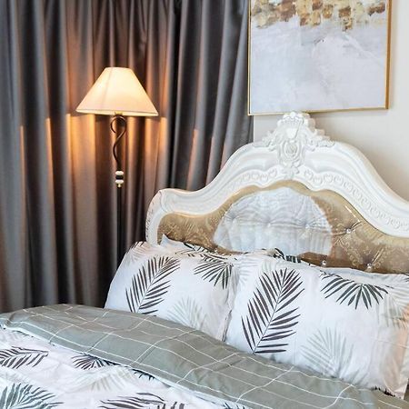 A2J Luxury 2Br Bgc Uptown Suite Near Uptown Mall Manille Extérieur photo