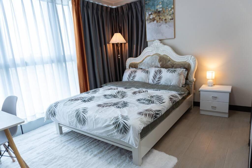A2J Luxury 2Br Bgc Uptown Suite Near Uptown Mall Manille Extérieur photo
