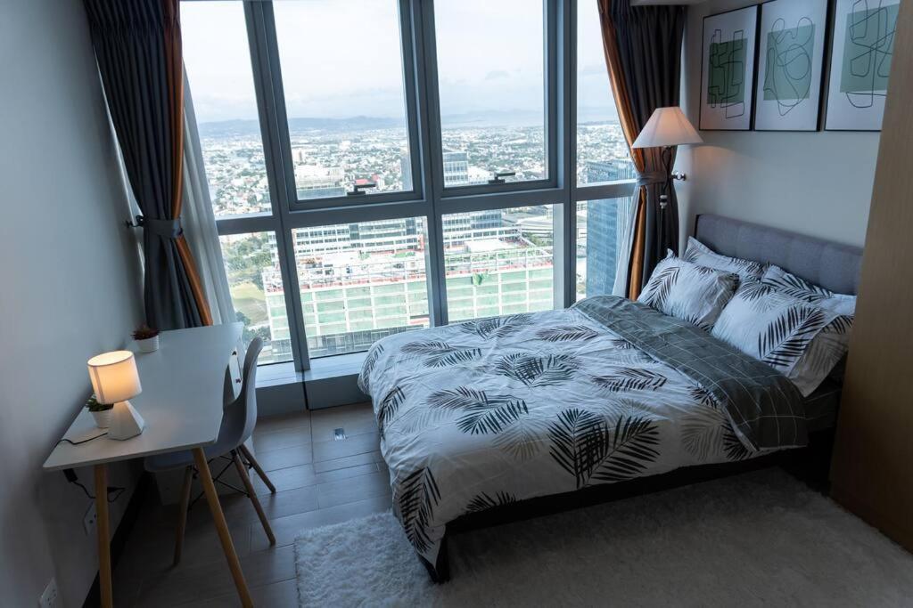 A2J Luxury 2Br Bgc Uptown Suite Near Uptown Mall Manille Extérieur photo