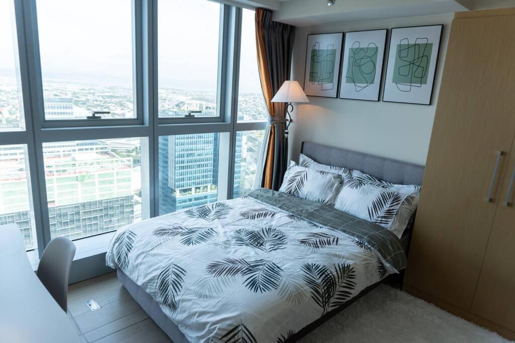 A2J Luxury 2Br Bgc Uptown Suite Near Uptown Mall Manille Extérieur photo