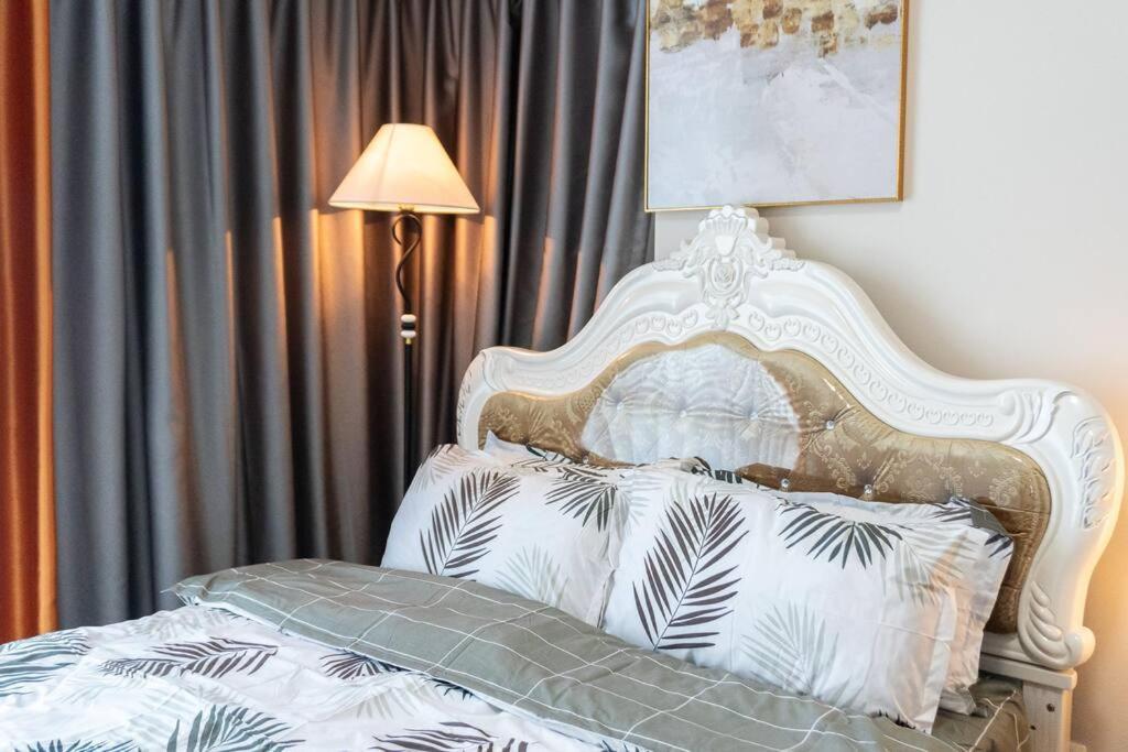 A2J Luxury 2Br Bgc Uptown Suite Near Uptown Mall Manille Extérieur photo
