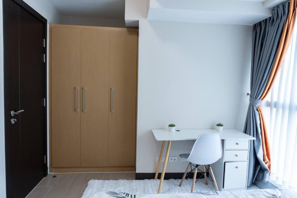 A2J Luxury 2Br Bgc Uptown Suite Near Uptown Mall Manille Extérieur photo