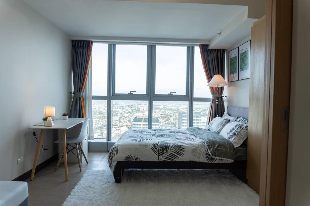 A2J Luxury 2Br Bgc Uptown Suite Near Uptown Mall Manille Extérieur photo