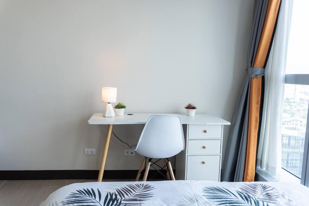 A2J Luxury 2Br Bgc Uptown Suite Near Uptown Mall Manille Extérieur photo