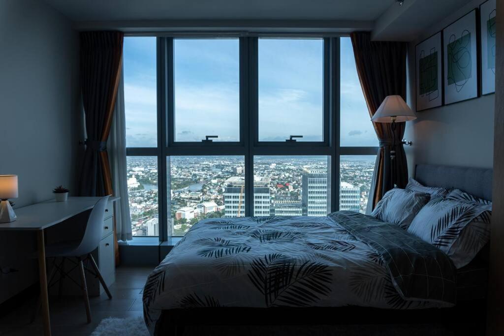A2J Luxury 2Br Bgc Uptown Suite Near Uptown Mall Manille Extérieur photo