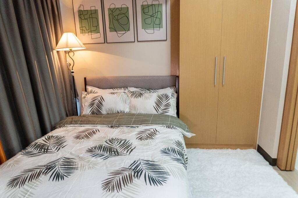 A2J Luxury 2Br Bgc Uptown Suite Near Uptown Mall Manille Extérieur photo