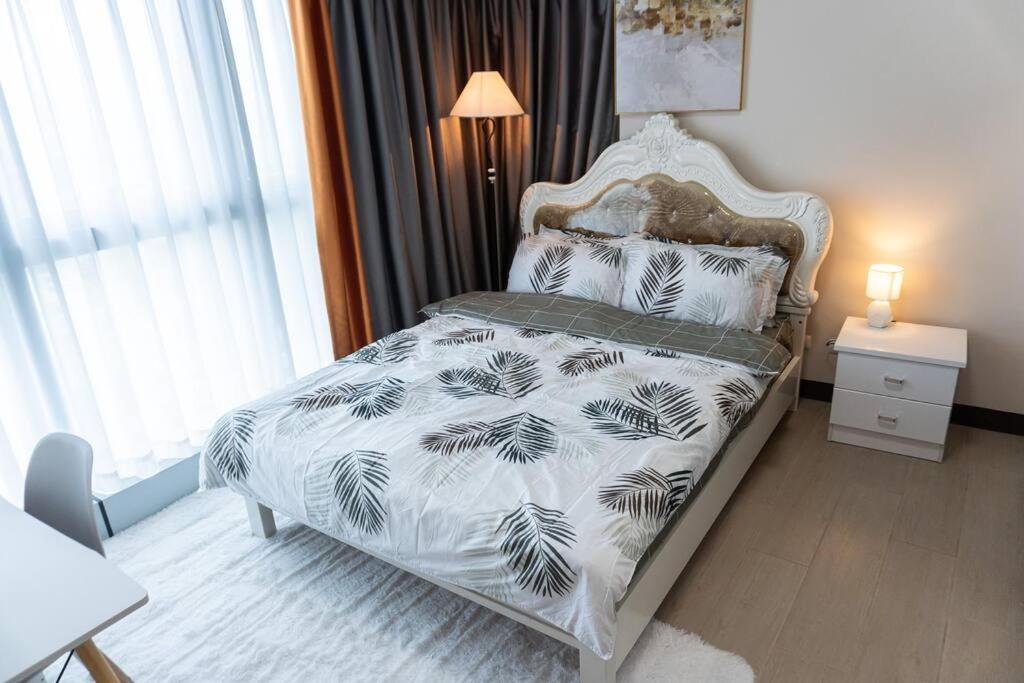 A2J Luxury 2Br Bgc Uptown Suite Near Uptown Mall Manille Extérieur photo