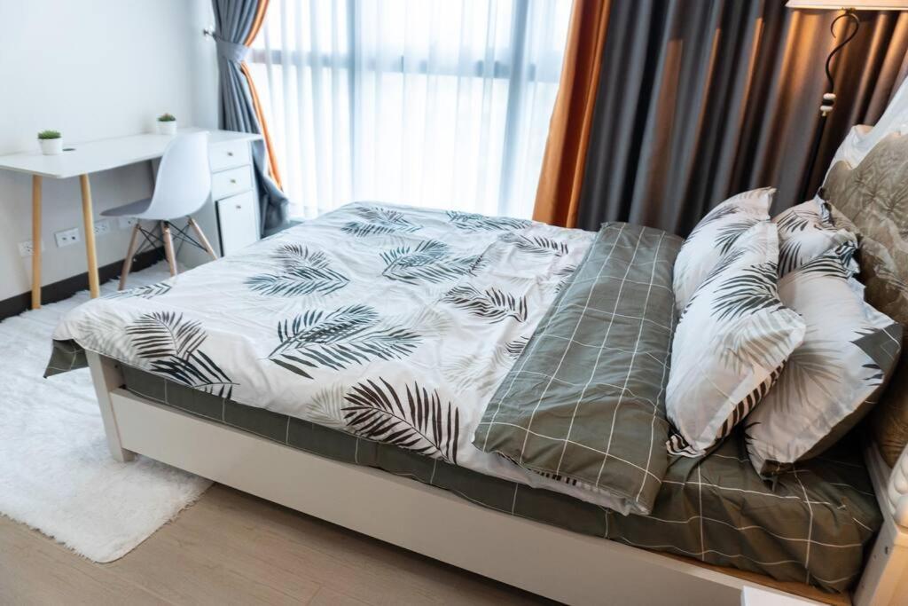A2J Luxury 2Br Bgc Uptown Suite Near Uptown Mall Manille Extérieur photo