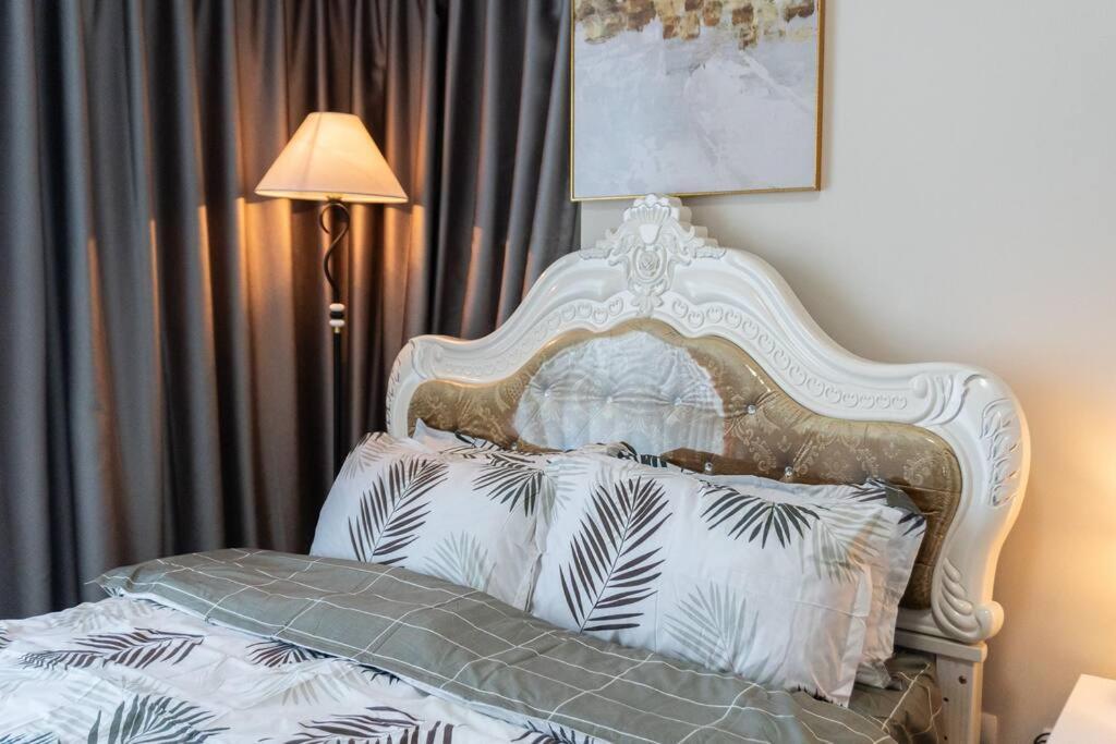 A2J Luxury 2Br Bgc Uptown Suite Near Uptown Mall Manille Extérieur photo