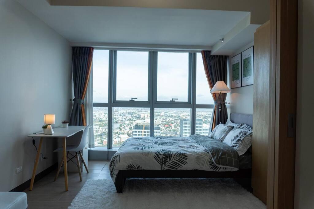 A2J Luxury 2Br Bgc Uptown Suite Near Uptown Mall Manille Extérieur photo