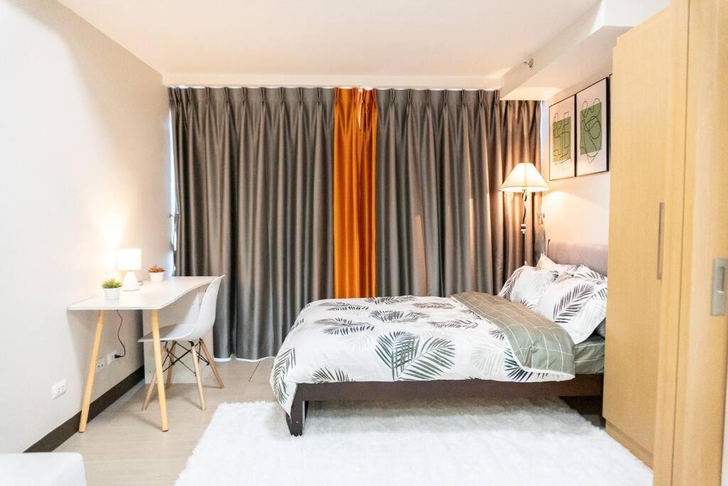 A2J Luxury 2Br Bgc Uptown Suite Near Uptown Mall Manille Extérieur photo