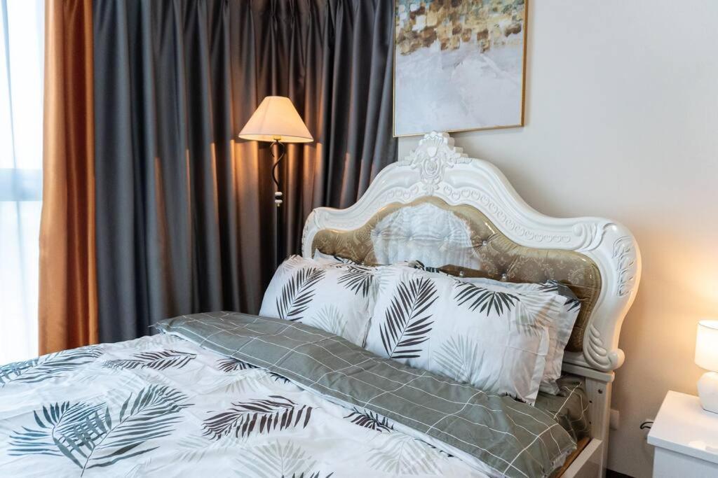 A2J Luxury 2Br Bgc Uptown Suite Near Uptown Mall Manille Extérieur photo