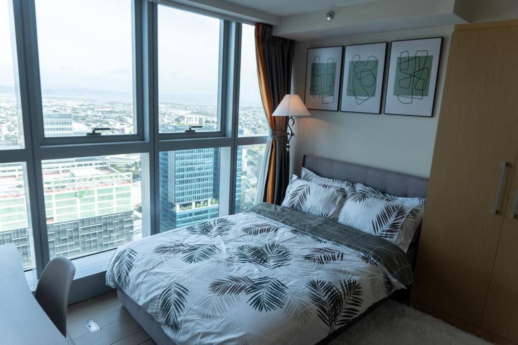 A2J Luxury 2Br Bgc Uptown Suite Near Uptown Mall Manille Extérieur photo