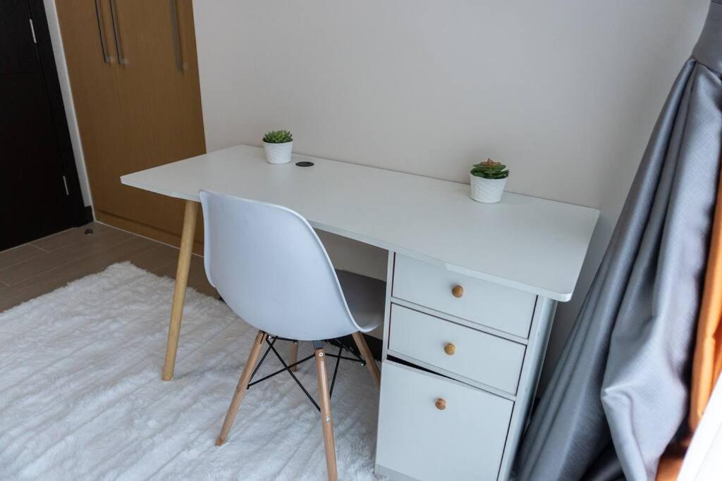 A2J Luxury 2Br Bgc Uptown Suite Near Uptown Mall Manille Extérieur photo