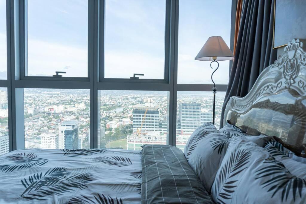 A2J Luxury 2Br Bgc Uptown Suite Near Uptown Mall Manille Extérieur photo