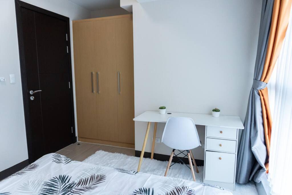 A2J Luxury 2Br Bgc Uptown Suite Near Uptown Mall Manille Extérieur photo