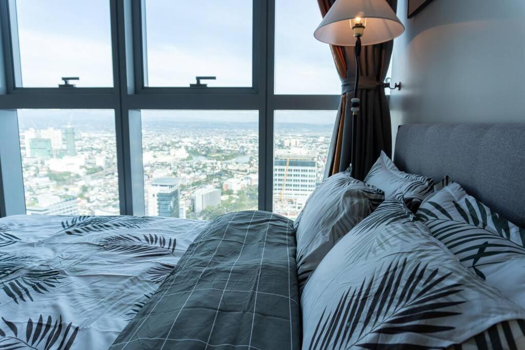 A2J Luxury 2Br Bgc Uptown Suite Near Uptown Mall Manille Extérieur photo