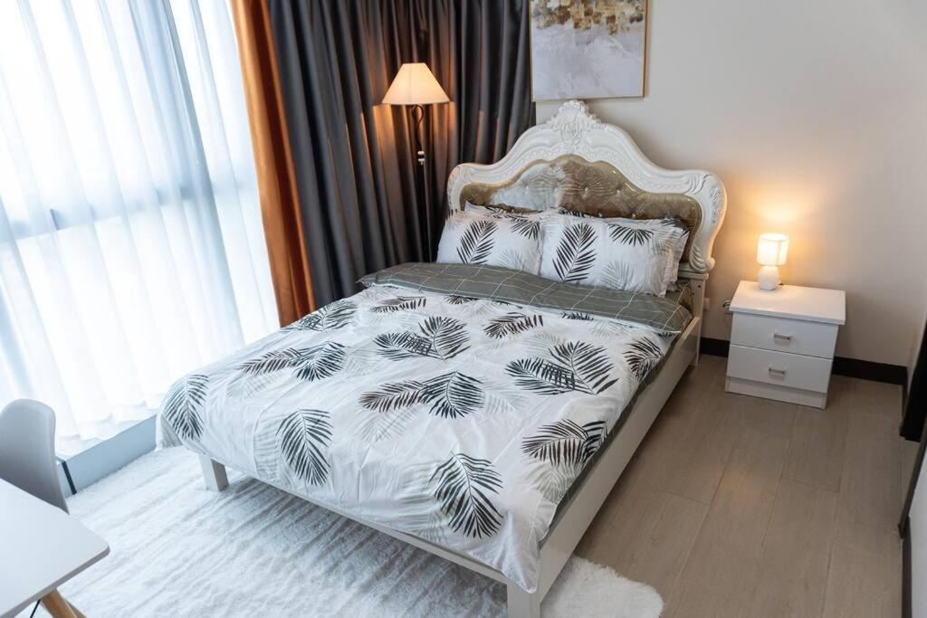 A2J Luxury 2Br Bgc Uptown Suite Near Uptown Mall Manille Extérieur photo